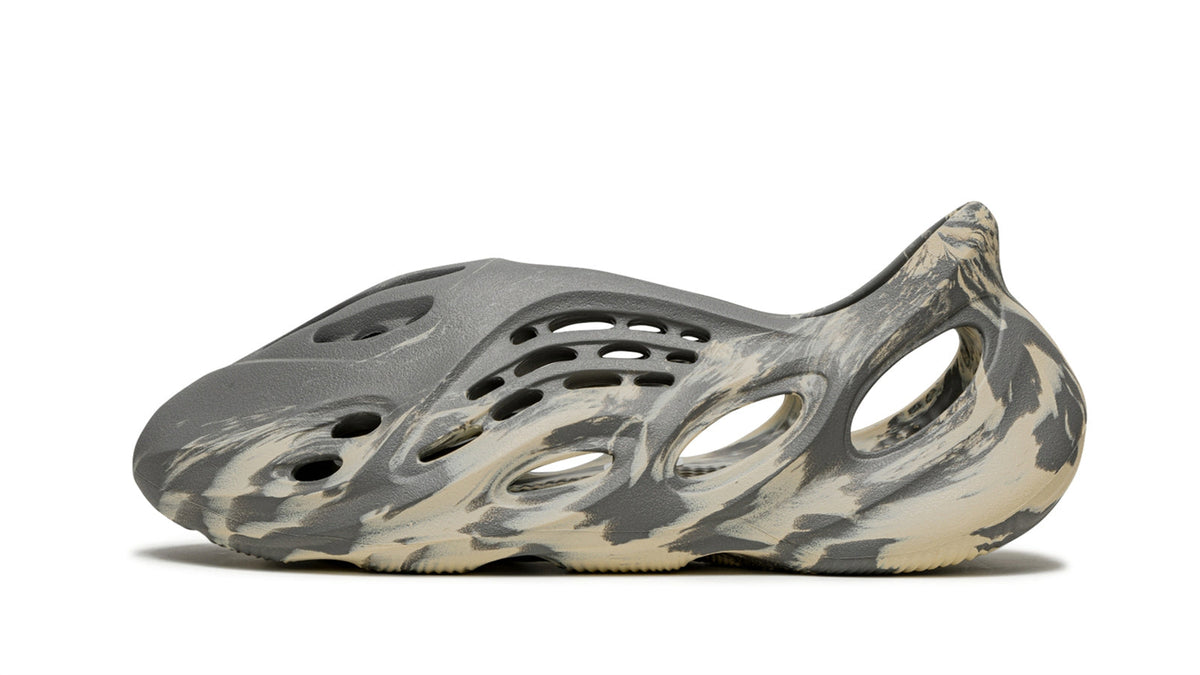 YEEZY FOAM RUNNER MXT "Moon Gray" sneaker product image 1 | Foot Spikes