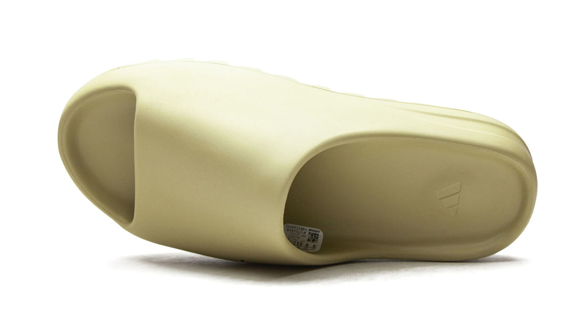 YEEZY SLIDE "Resin 2021" sneaker product image 4 | Foot Spikes
