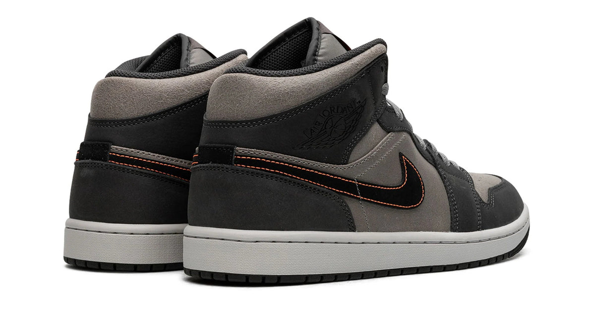 Air Jordan 1 Mid SE "Night Stadium" sneaker product image 4 | Foot Spikes