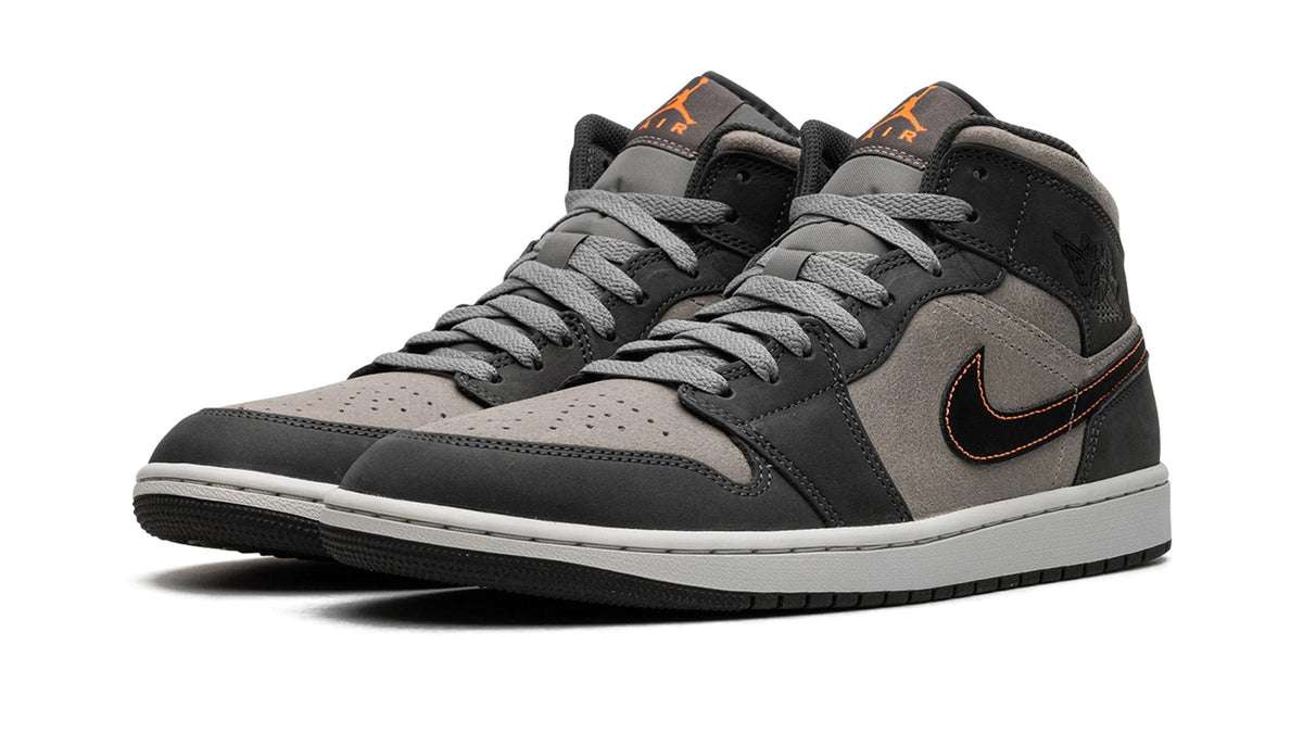 Air Jordan 1 Mid SE "Night Stadium" sneaker product image 2 | Foot Spikes