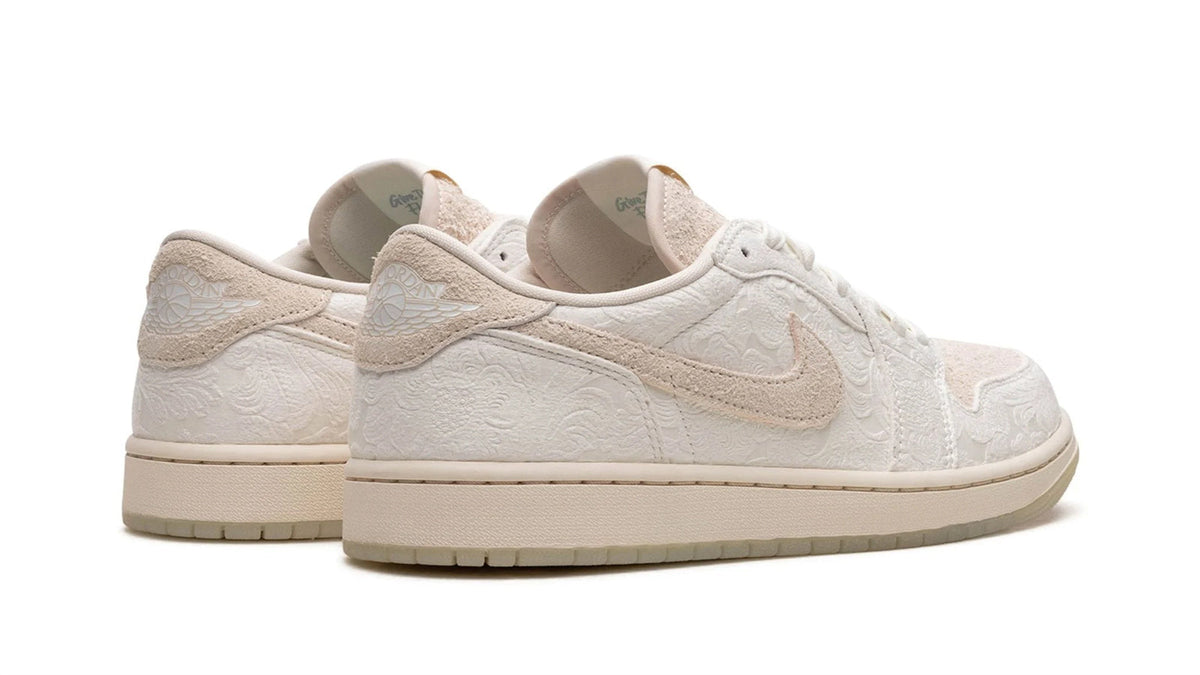 Air Jordan 1 Low OG "Chris Paul - Give Them Flowers" sneaker product image 4 | Foot Spikes