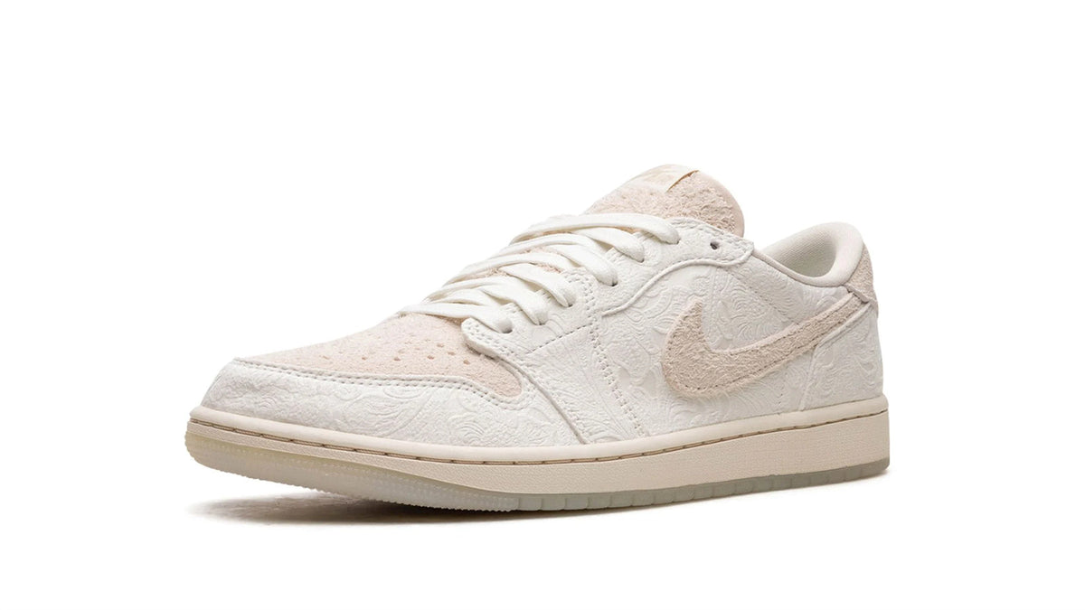 Air Jordan 1 Low OG "Chris Paul - Give Them Flowers" sneaker product image 3 | Foot Spikes