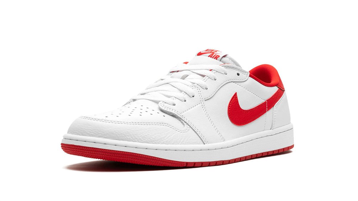 AIR JORDAN 1 MID WMNS "University Red" sneaker product image 3 | Foot Spikes