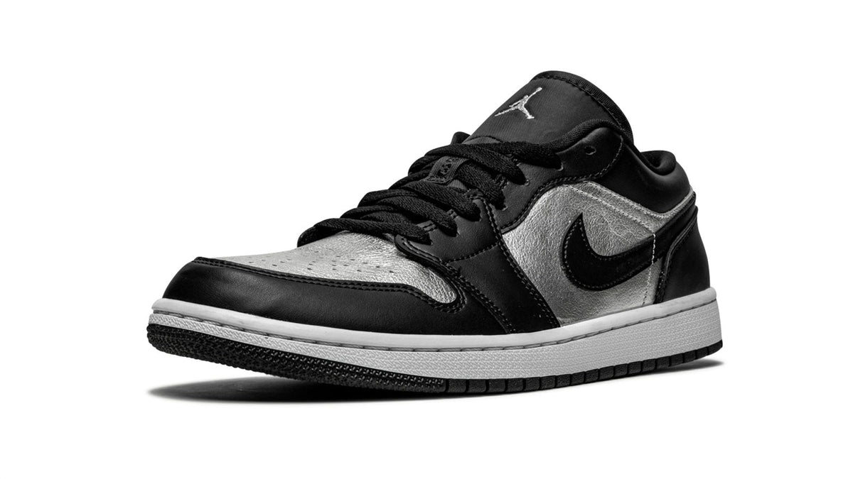 AIR JORDAN 1 LOW SE WMNS "Silver Toe" sneaker product image 3 | Foot Spikes