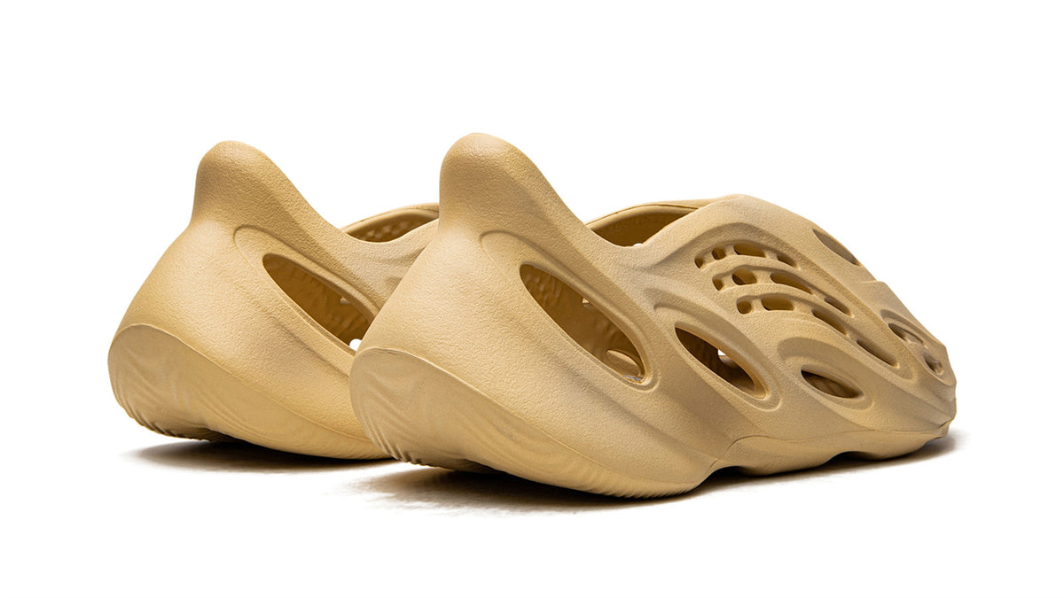YEEZY FOAM RUNNER "Desert Sand" sneaker product image 4 | Foot Spikes