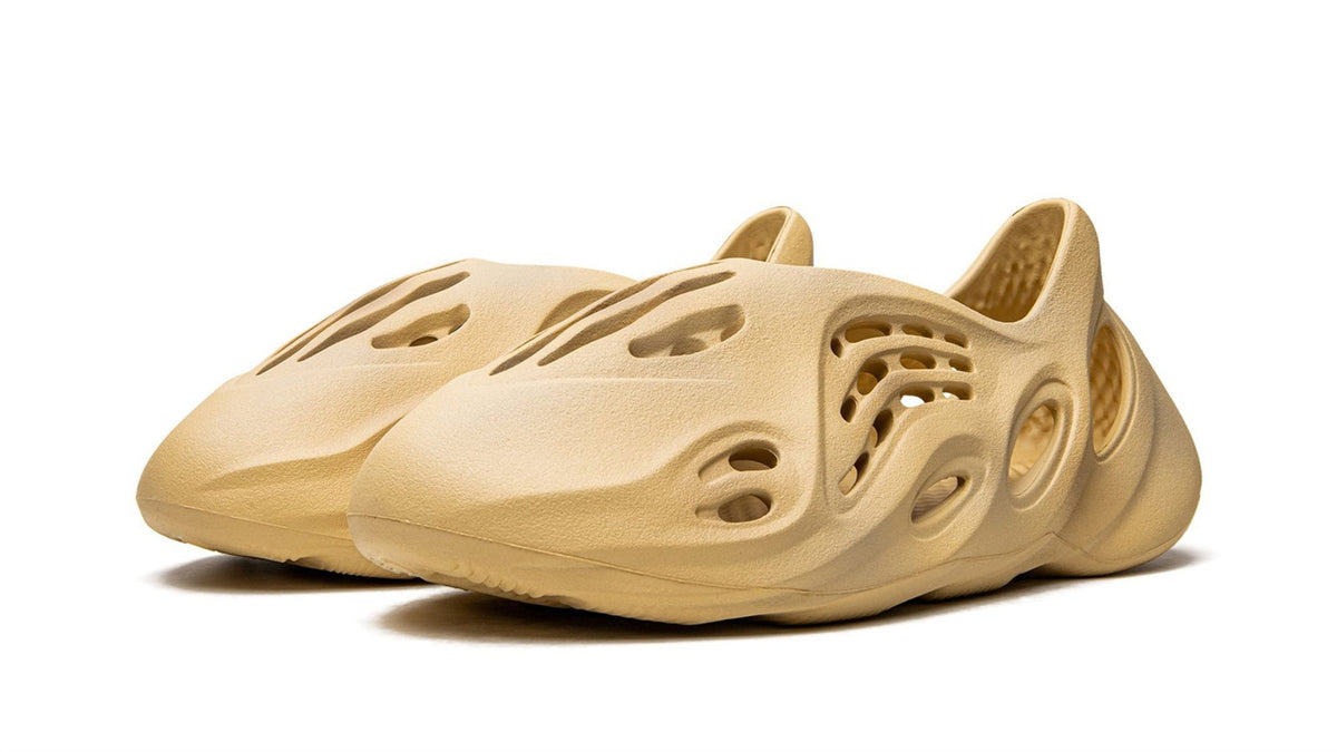 YEEZY FOAM RUNNER "Desert Sand" sneaker product image 2 | Foot Spikes
