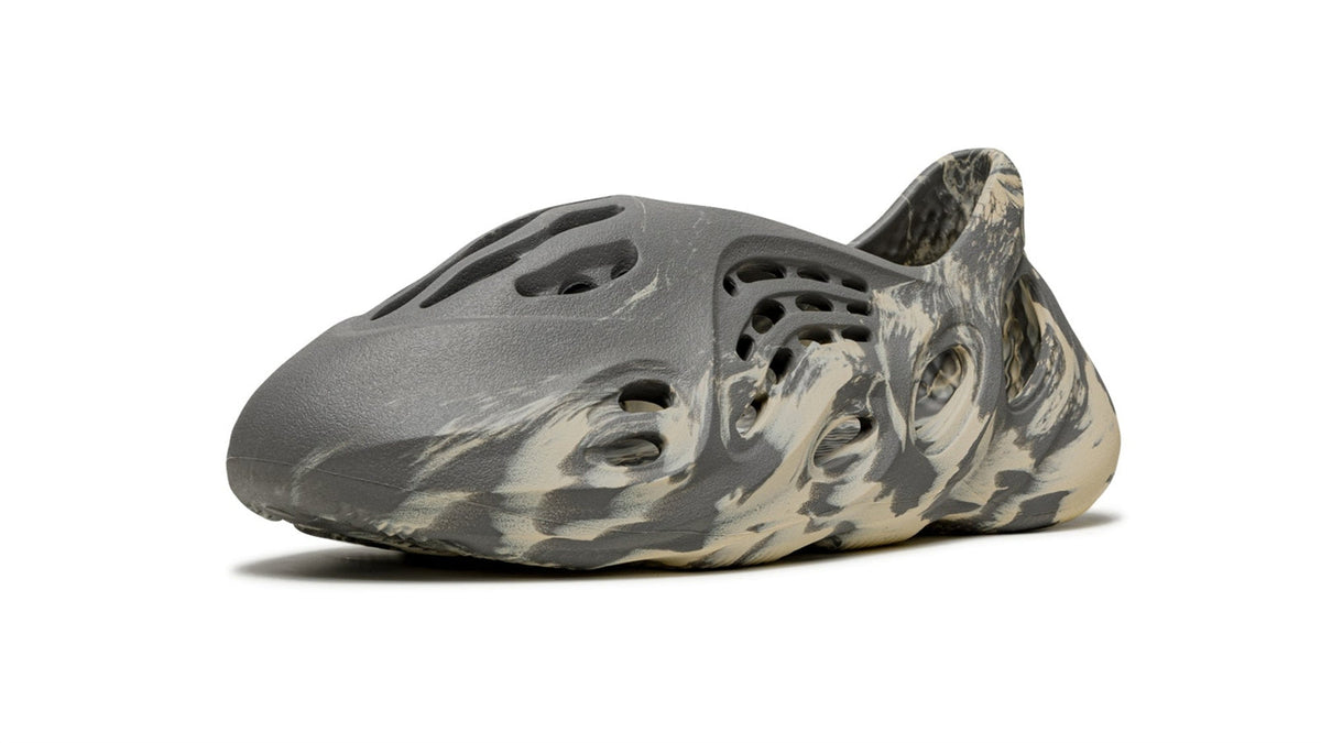 YEEZY FOAM RUNNER MXT "Moon Gray" sneaker product image 3 | Foot Spikes