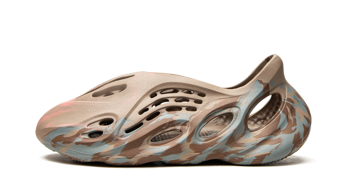 YEEZY FOAM RUNNER "MX Sand Grey" sneaker product image 1 | Foot Spikes