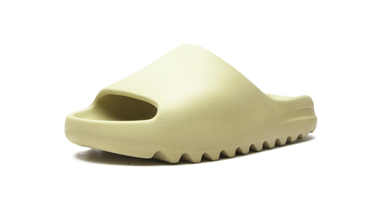 YEEZY SLIDE "Resin 2021" sneaker product image 3 | Foot Spikes