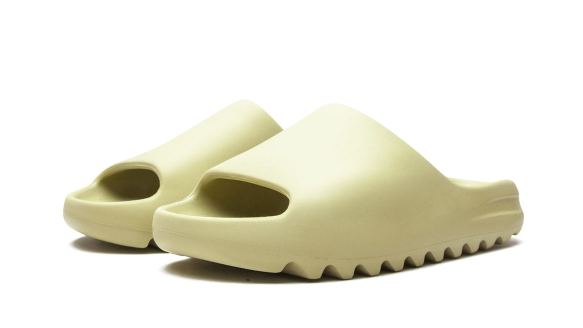 YEEZY SLIDE "Resin 2021" sneaker product image 2 | Foot Spikes
