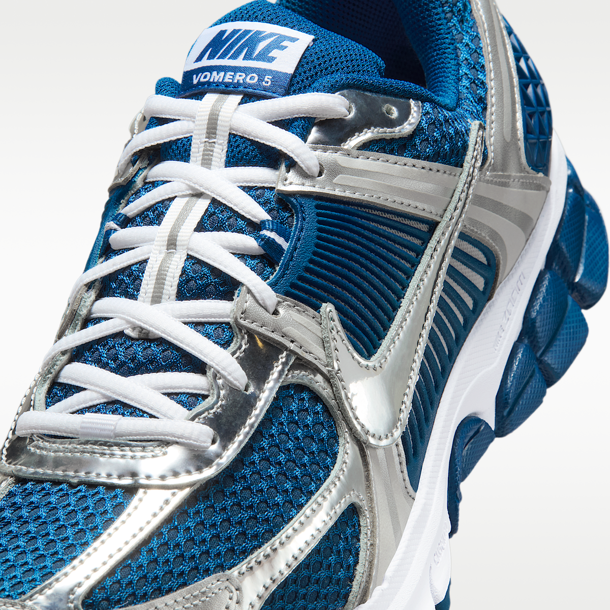Zoom Vomero 5 Court Blue/White/Metallic Silver sneaker product image 7 | Foot Spikes