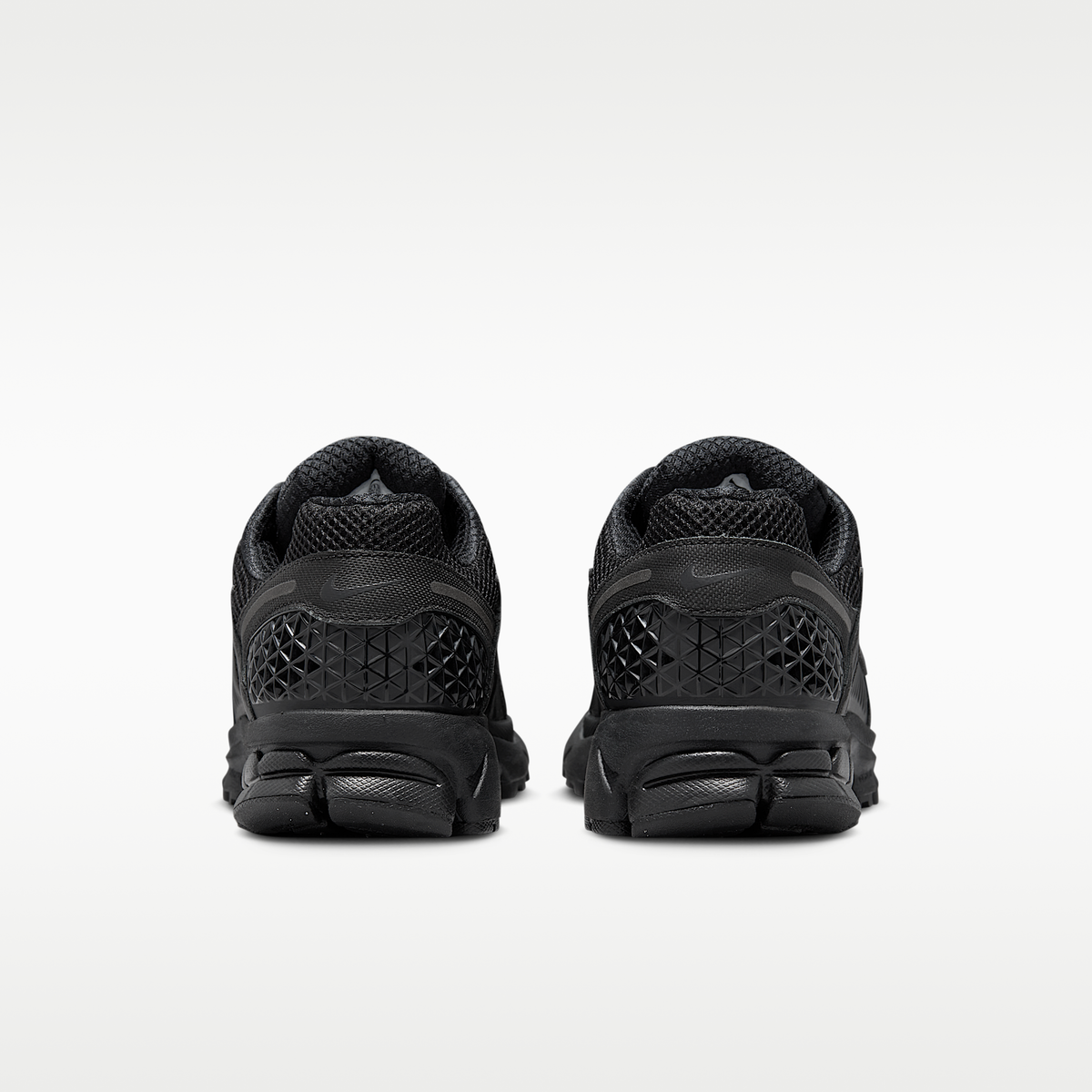 Zoom Vomero 5 Triple Black/Iron Grey/Chrome sneaker product image 6 | Foot Spikes