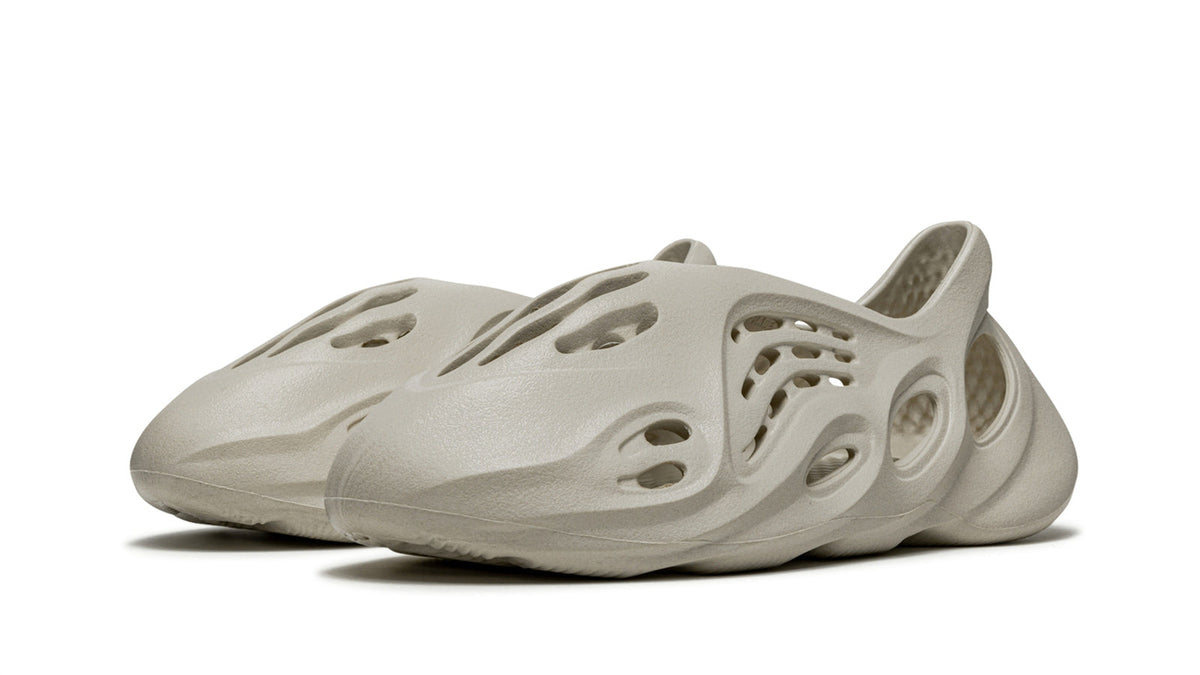 YEEZY FOAM RUNNER "Sand" sneaker product image 2 | Foot Spikes