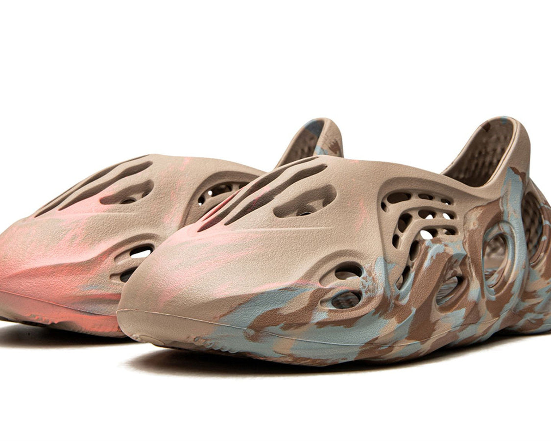 YEEZY FOAM RUNNER "MX Sand Grey" sneaker product image 2 | Foot Spikes