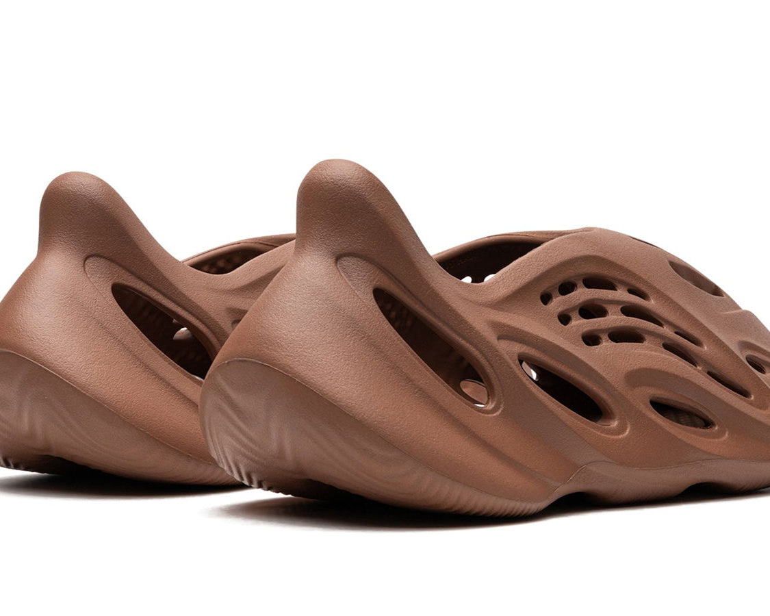YEEZY FOAM RUNNER "Flax" sneaker product image 4 | Foot Spikes