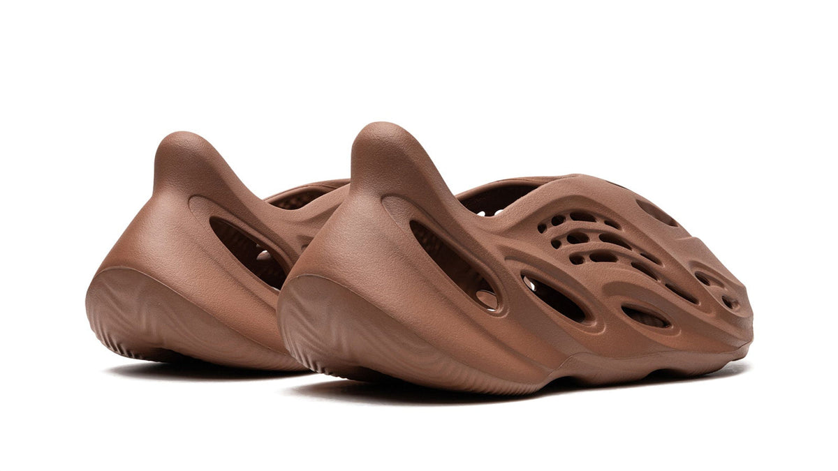 YEEZY FOAM RUNNER "Flax" sneaker product image 4 | Foot Spikes