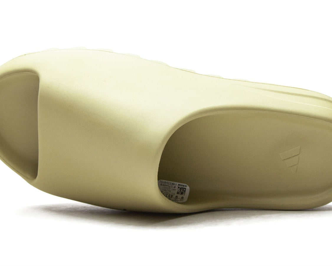 YEEZY SLIDE "Resin 2021" sneaker product image 4 | Foot Spikes