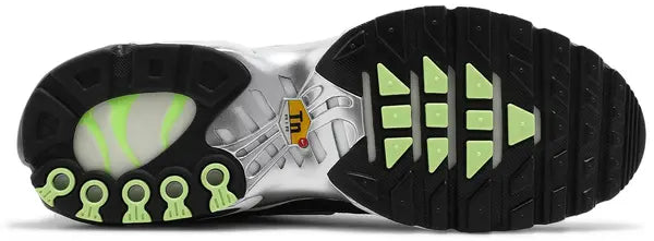 Air Max Plus SE 'Black Chrome' sneaker product image 2 | Foot Spikes