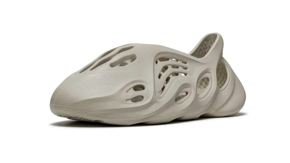 YEEZY FOAM RUNNER "Sand" sneaker product image 3 | Foot Spikes