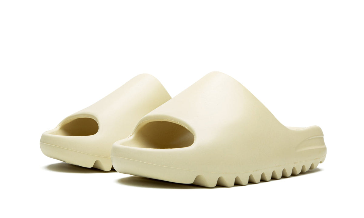 YEEZY SLIDE "Bone 2022" sneaker product image 2 | Foot Spikes