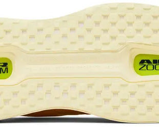 Zoom Vomero Premium 'Alabaster' sneaker product image 2 | Foot Spikes
