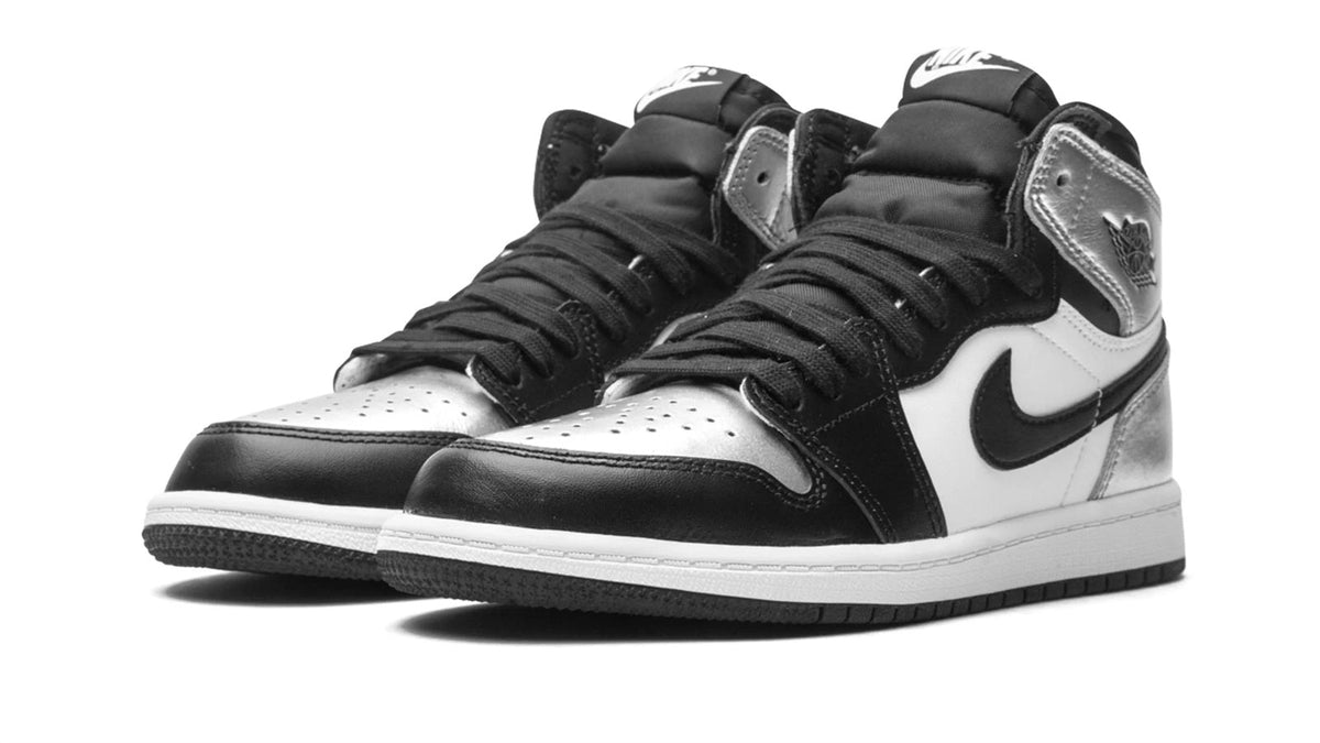 AIR JORDAN 1 RETRO HIGH OG WMNS "Silver Toe" sneaker product image 2 | Foot Spikes