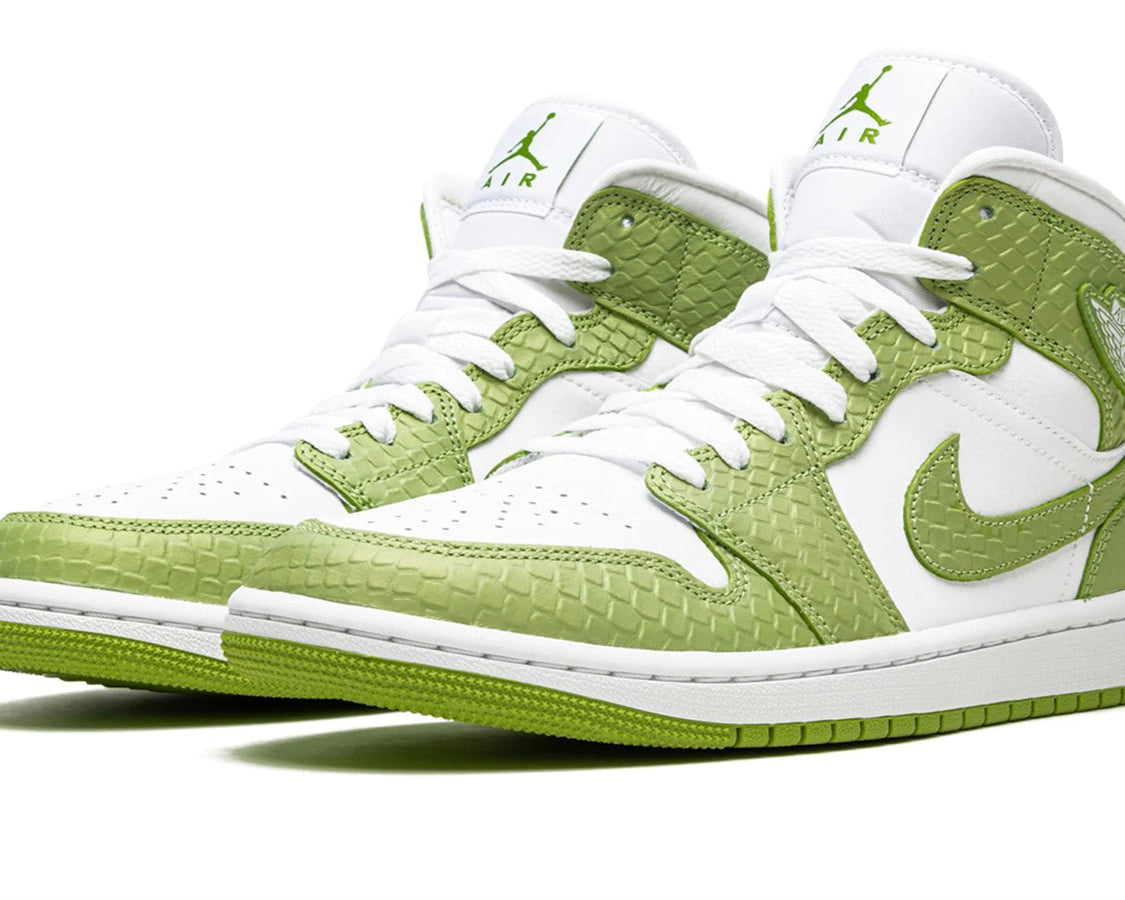 AIR JORDAN 1 MID SE WMNS "Green Python" sneaker product image 2 | Foot Spikes