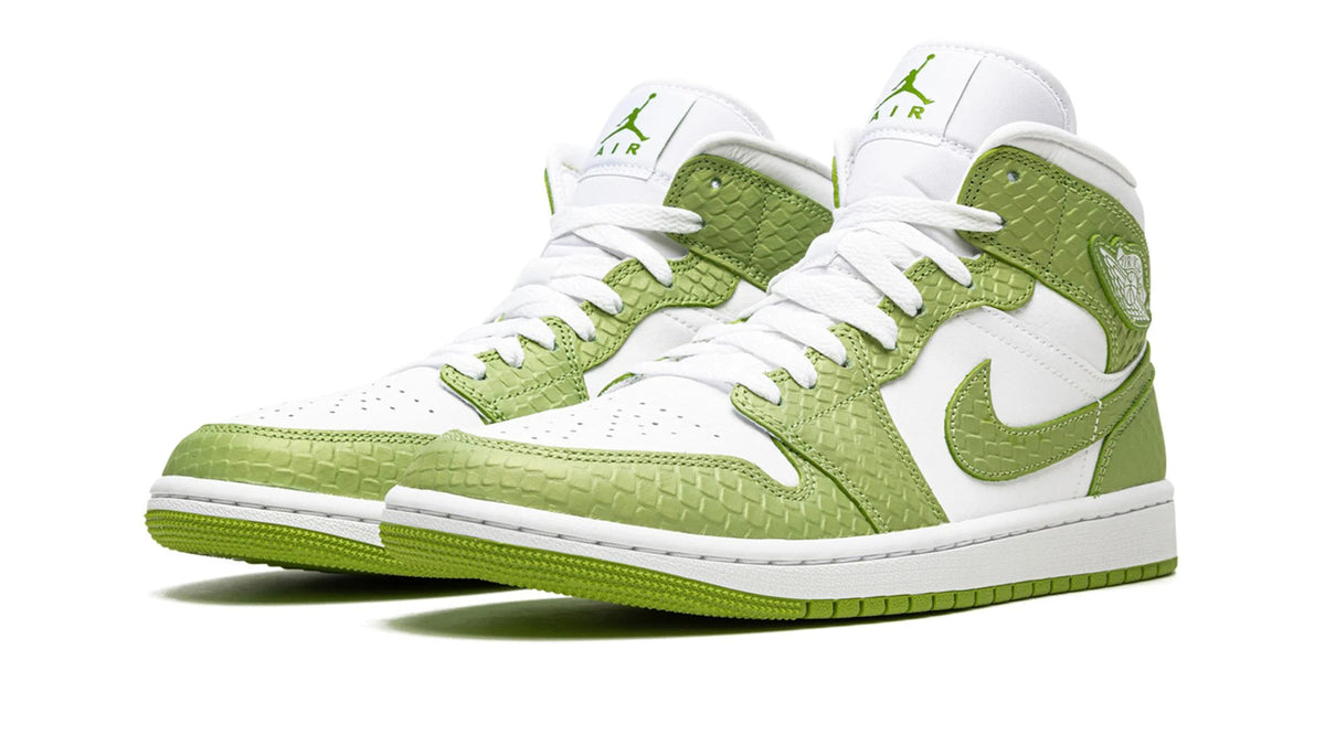 AIR JORDAN 1 MID SE WMNS "Green Python" sneaker product image 2 | Foot Spikes