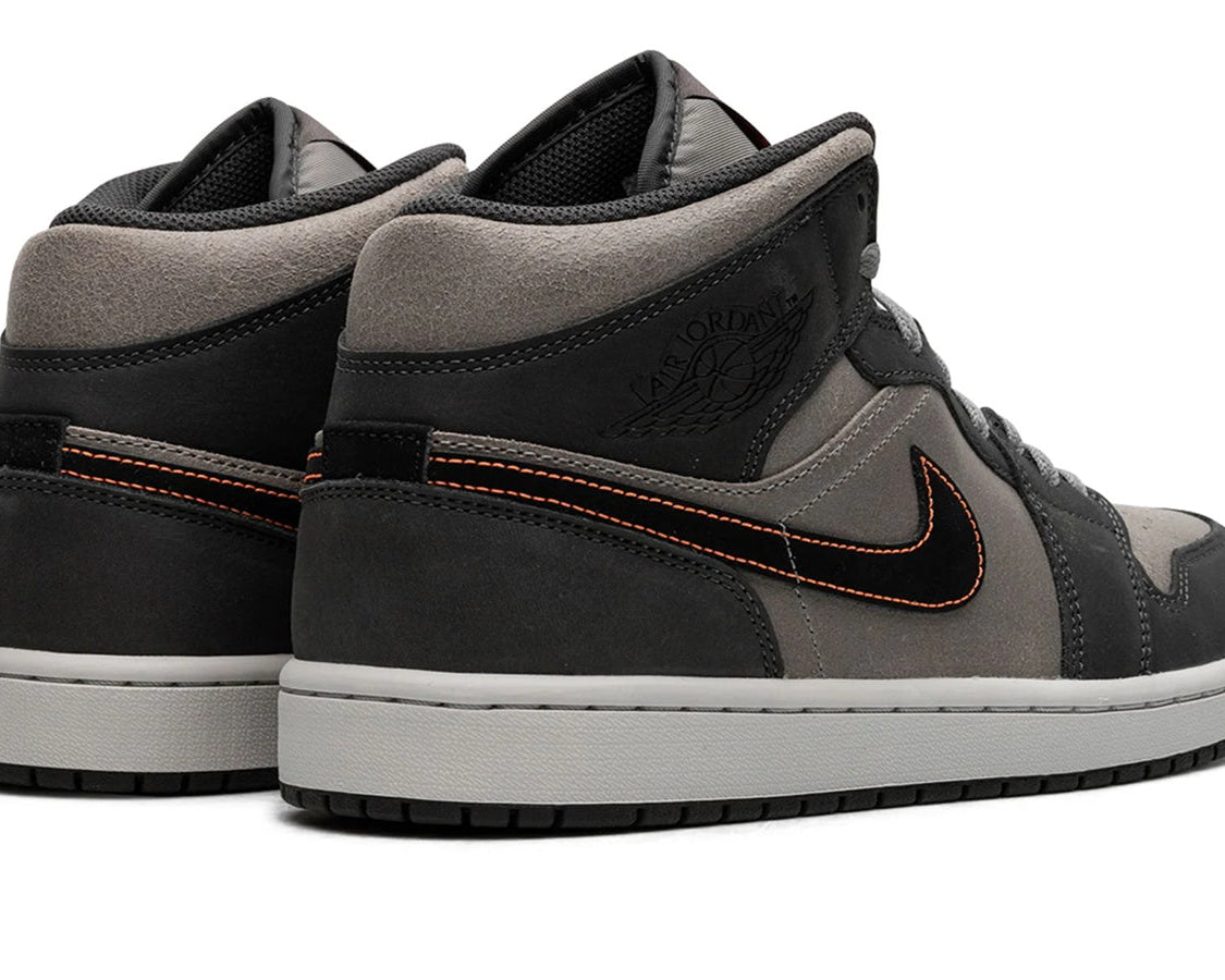 Air Jordan 1 Mid SE "Night Stadium" sneaker product image 4 | Foot Spikes