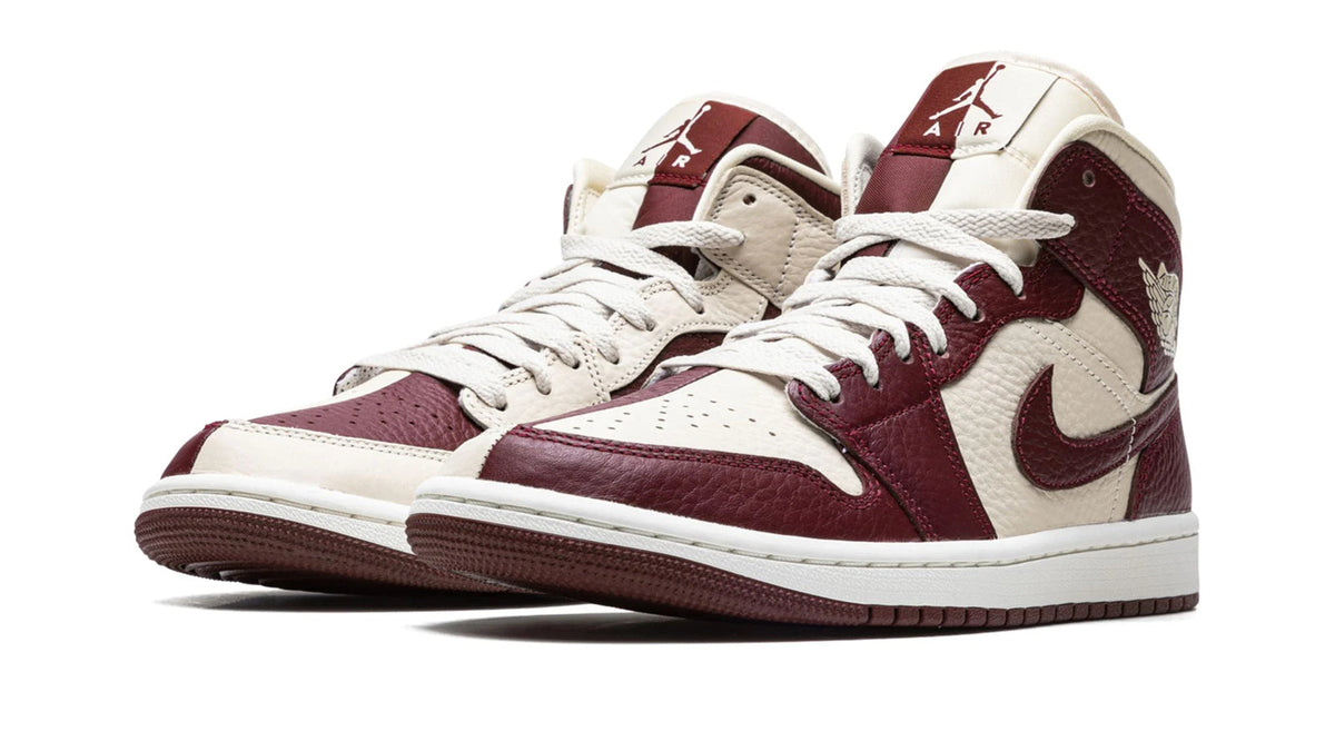 AIR JORDAN 1 WMNS "Split Cherrywood Red" sneaker product image 2 | Foot Spikes