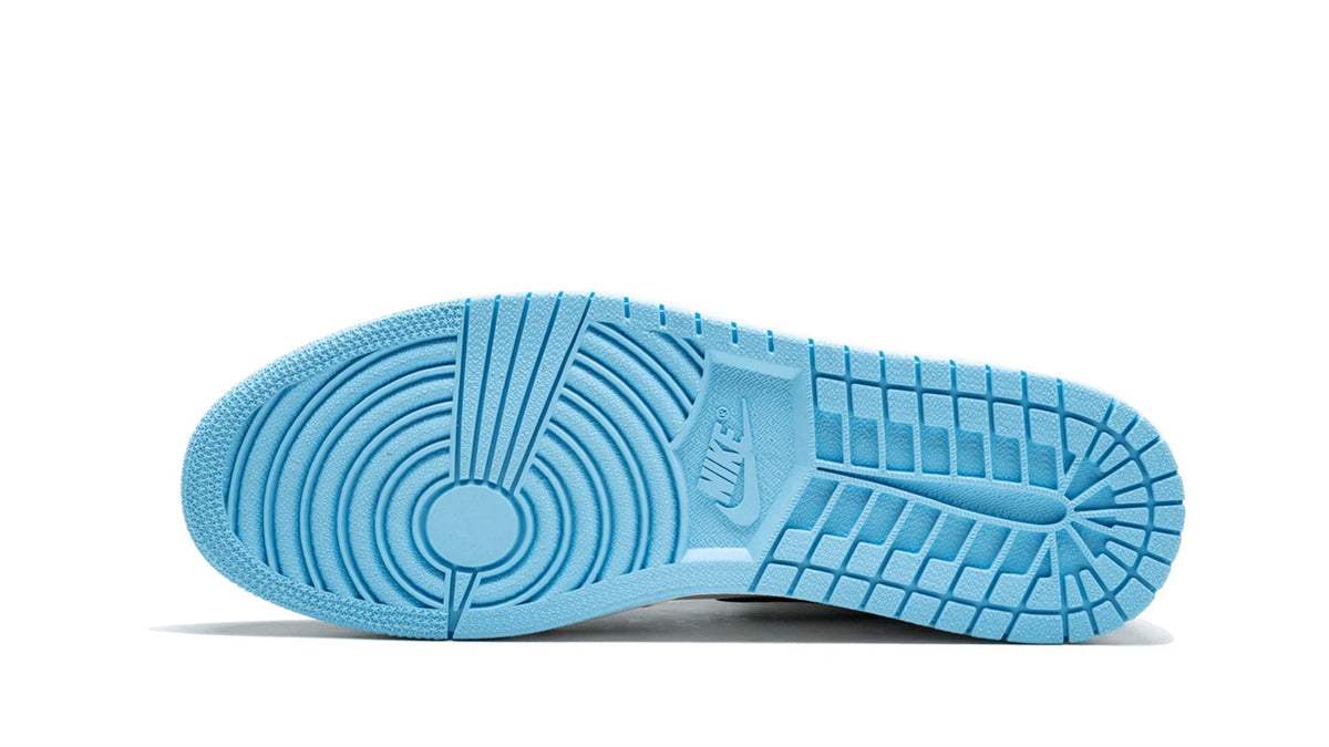 AIR JORDAN 1 HIGH OG WMNS "UNC Patent Leather" sneaker product image 5 | Foot Spikes
