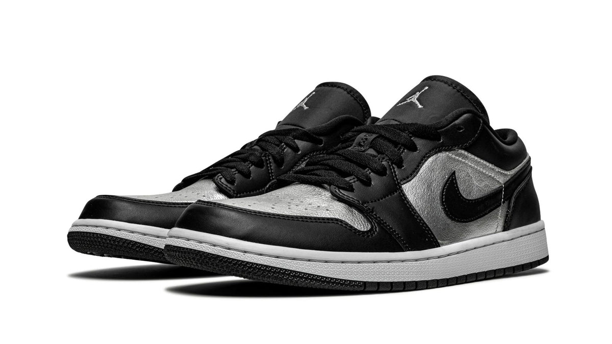 AIR JORDAN 1 LOW SE WMNS "Silver Toe" sneaker product image 2 | Foot Spikes