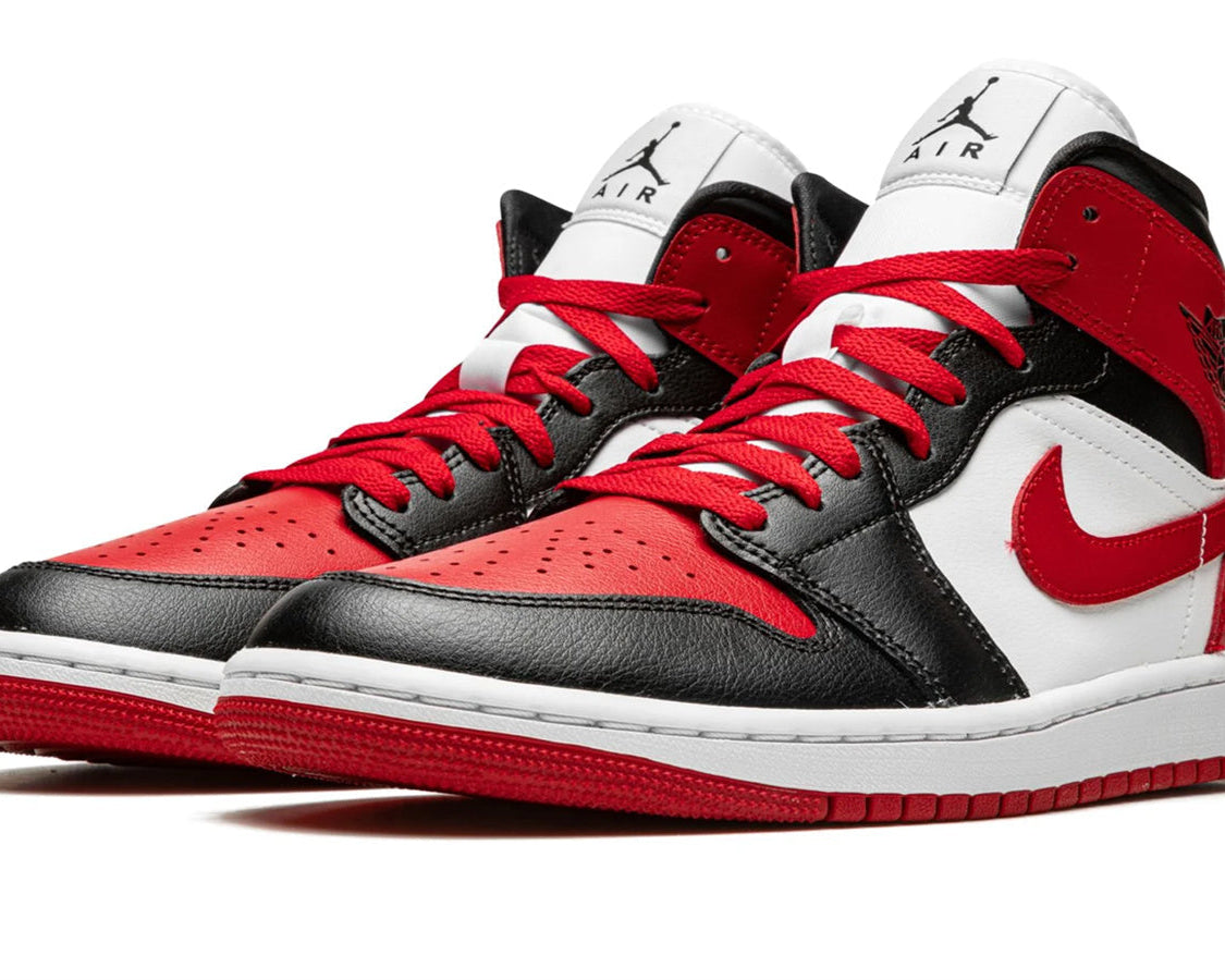 Air Jordan 1 Retro High OG GS "Bred Toe" sneaker product image 2 | Foot Spikes