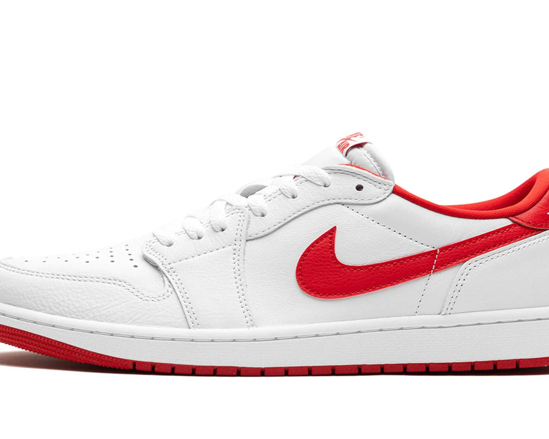 AIR JORDAN 1 MID WMNS "University Red" sneaker product image 1 | Foot Spikes