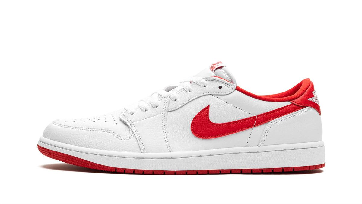 AIR JORDAN 1 MID WMNS "University Red" sneaker product image 1 | Foot Spikes