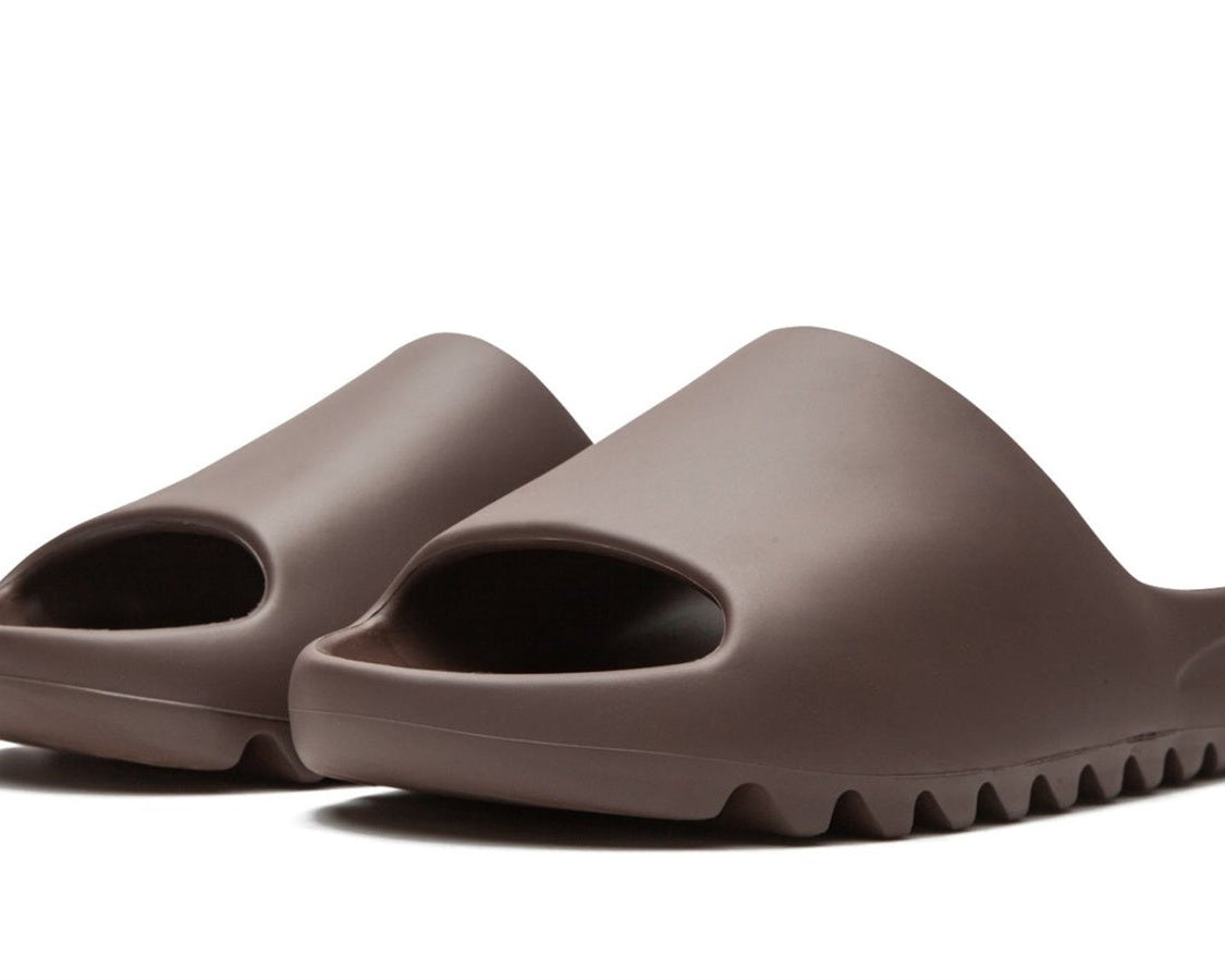 YEEZY SLIDE "Soot 2021" sneaker product image 2 | Foot Spikes