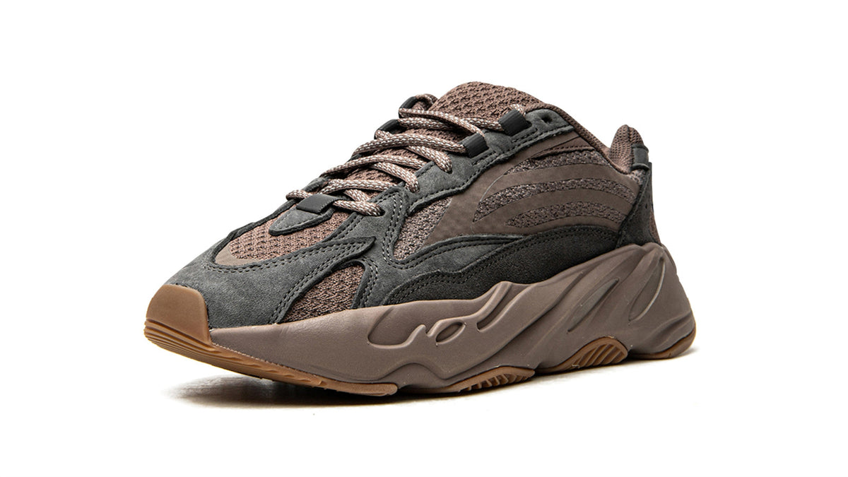 YEEZY BOOST 700 V2 "Mauve" sneaker product image 3 | Foot Spikes