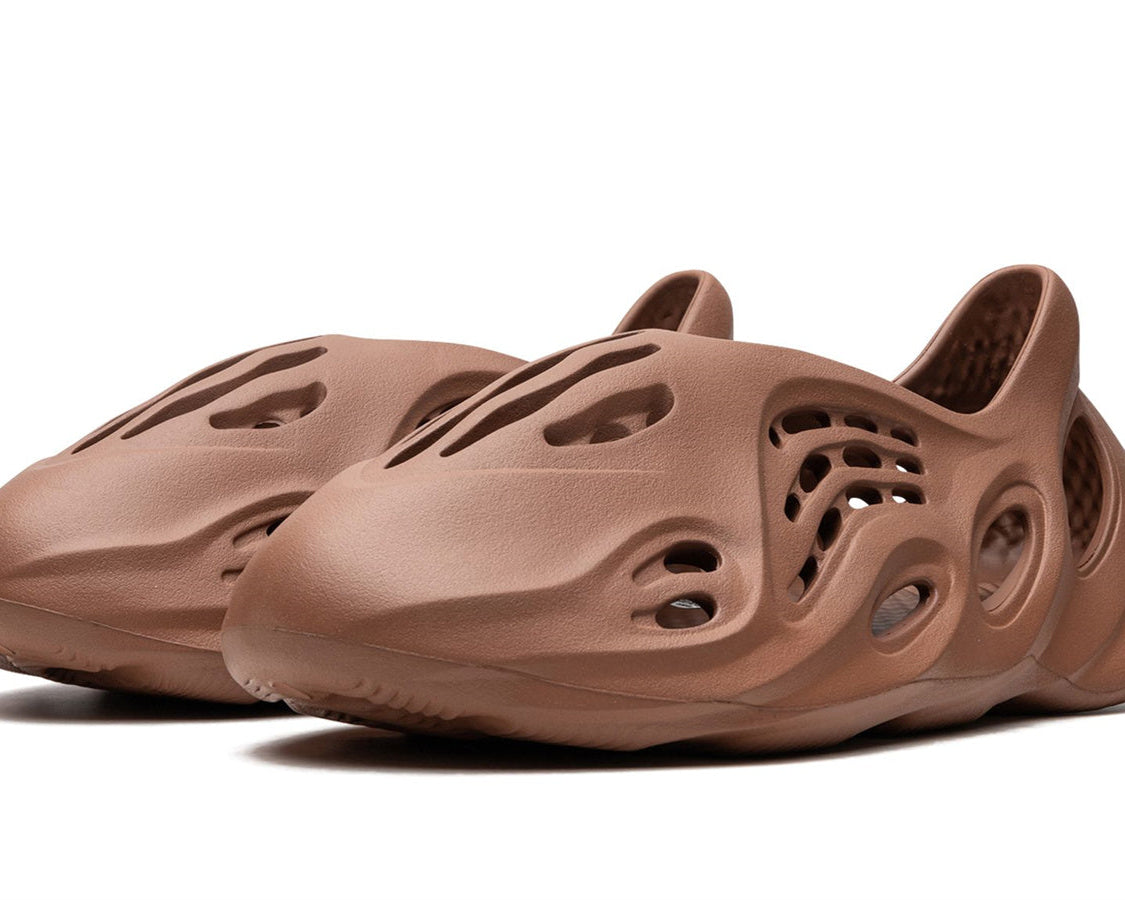 YEEZY FOAM RUNNER "Flax" sneaker product image 2 | Foot Spikes