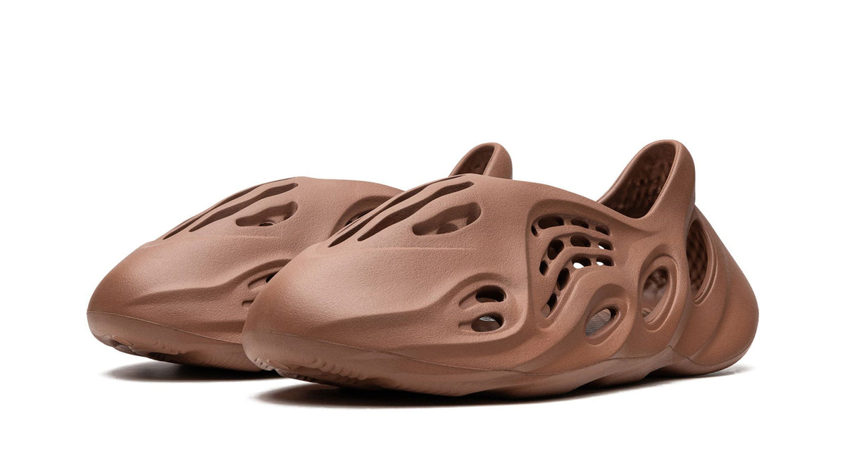 YEEZY FOAM RUNNER "Flax" sneaker product image 2 | Foot Spikes