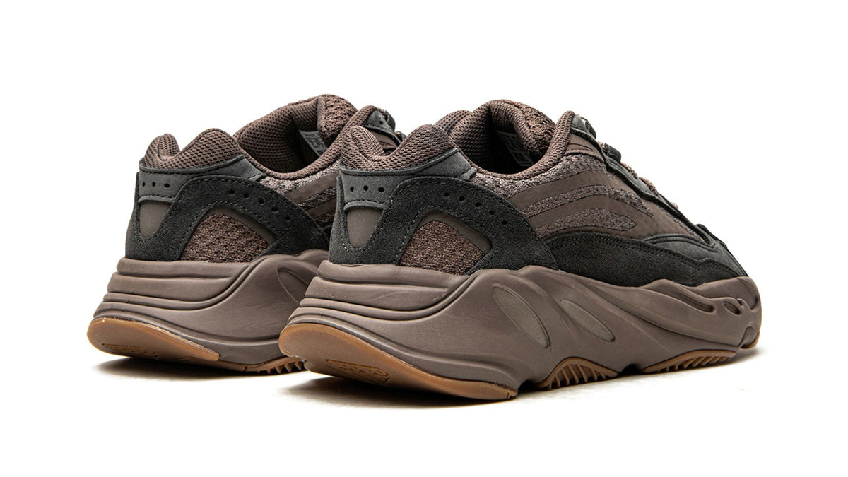 YEEZY BOOST 700 V2 "Mauve" sneaker product image 4 | Foot Spikes