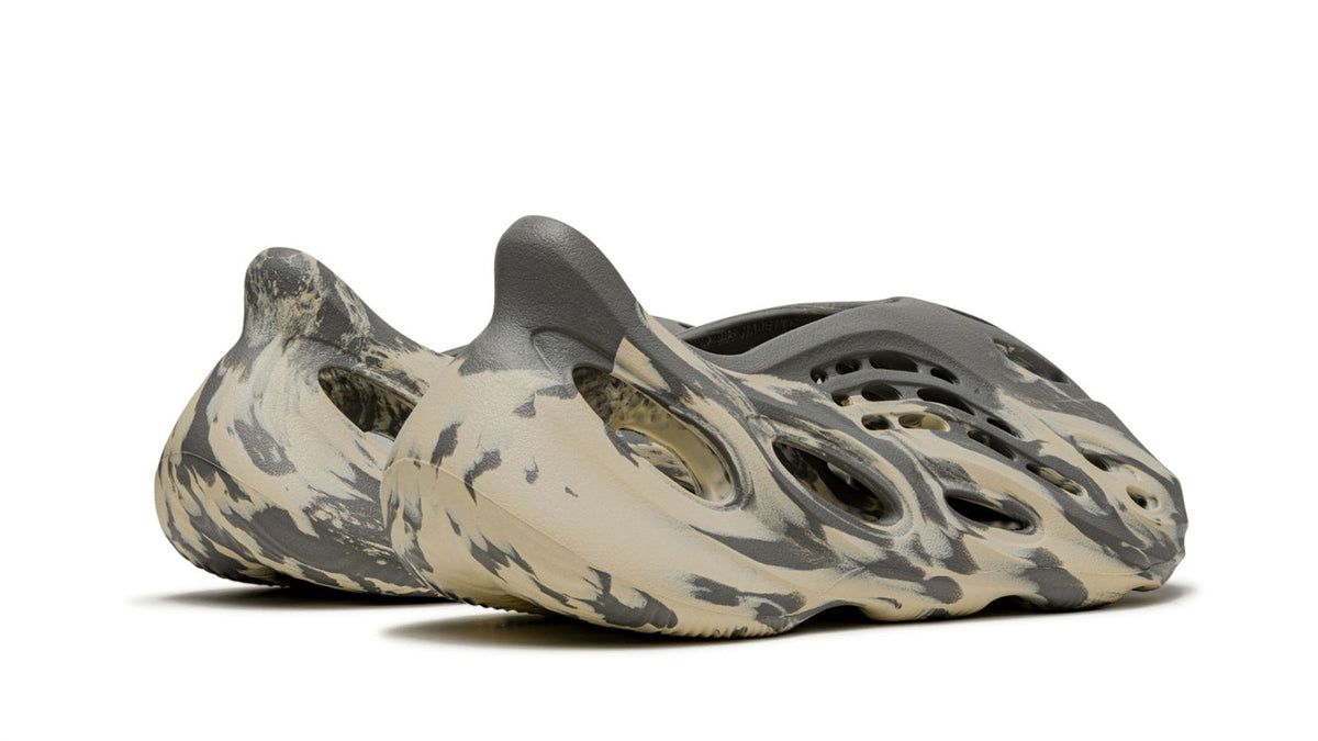 YEEZY FOAM RUNNER MXT "Moon Gray" sneaker product image 4 | Foot Spikes