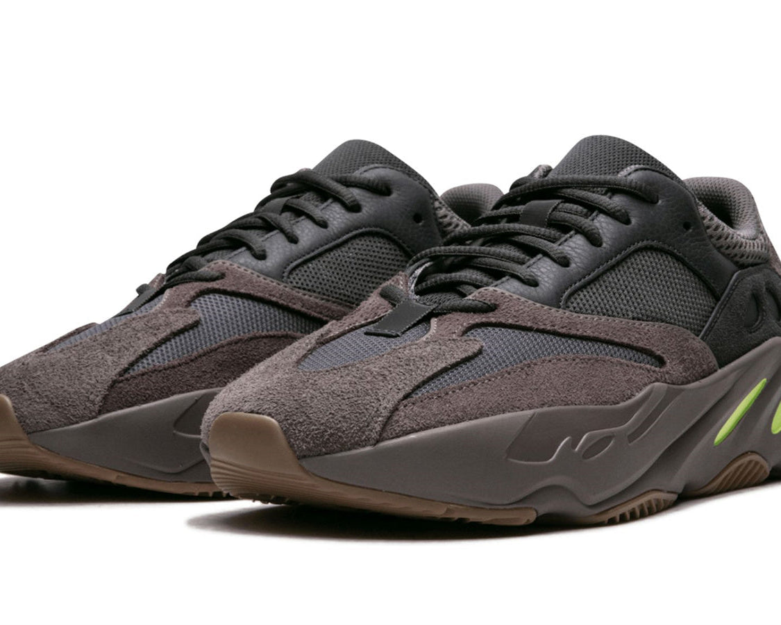 YEEZY BOOST 700 "Mauve" sneaker product image 2 | Foot Spikes