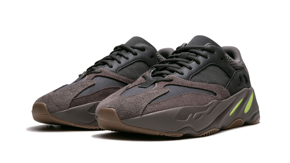 YEEZY BOOST 700 "Mauve" sneaker product image 2 | Foot Spikes