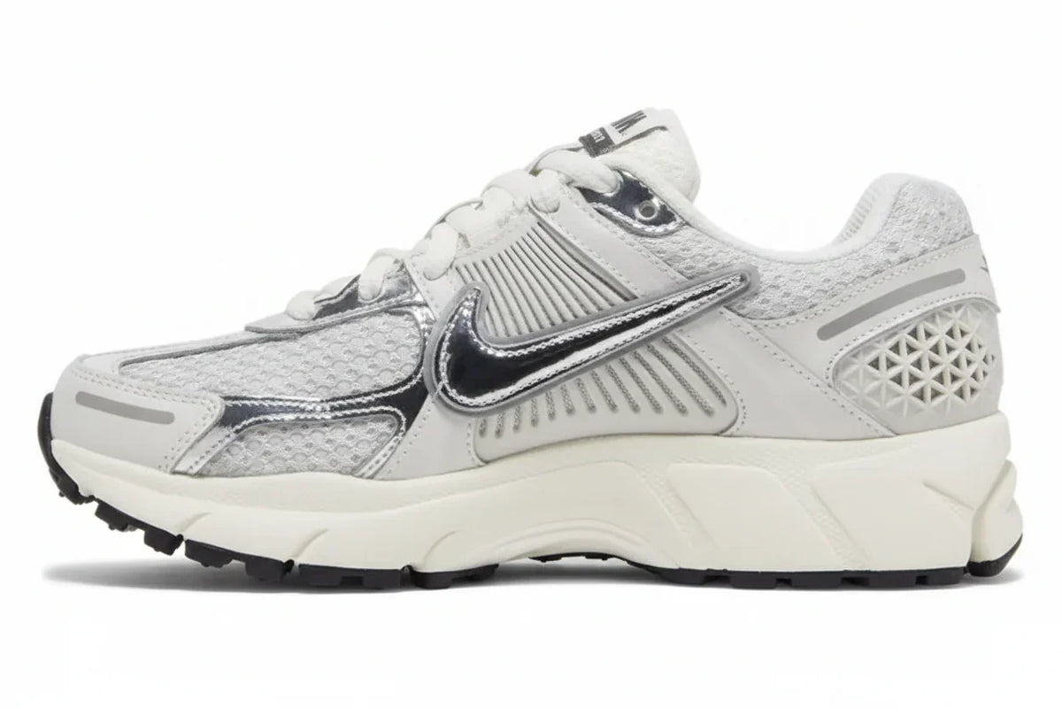 Wmns Air Zoom Vomero 5 'Photon Dust Metallic Silver' sneaker product image 1 | Foot Spikes