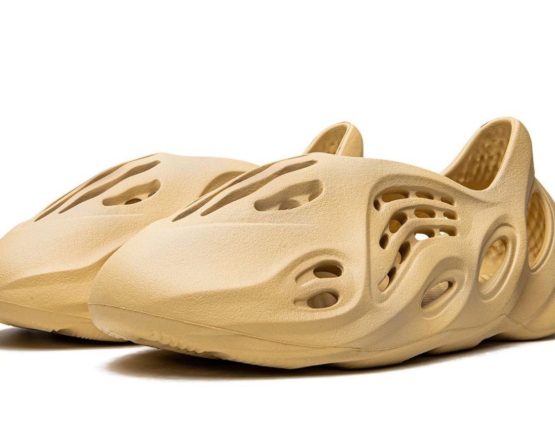 YEEZY FOAM RUNNER "Desert Sand" sneaker product image 2 | Foot Spikes