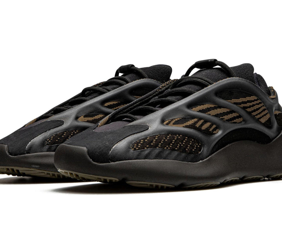 YEEZY 700 V3 "Clay Brown" sneaker product image 2 | Foot Spikes