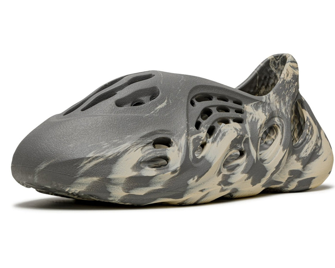 YEEZY FOAM RUNNER MXT "Moon Gray" sneaker product image 3 | Foot Spikes