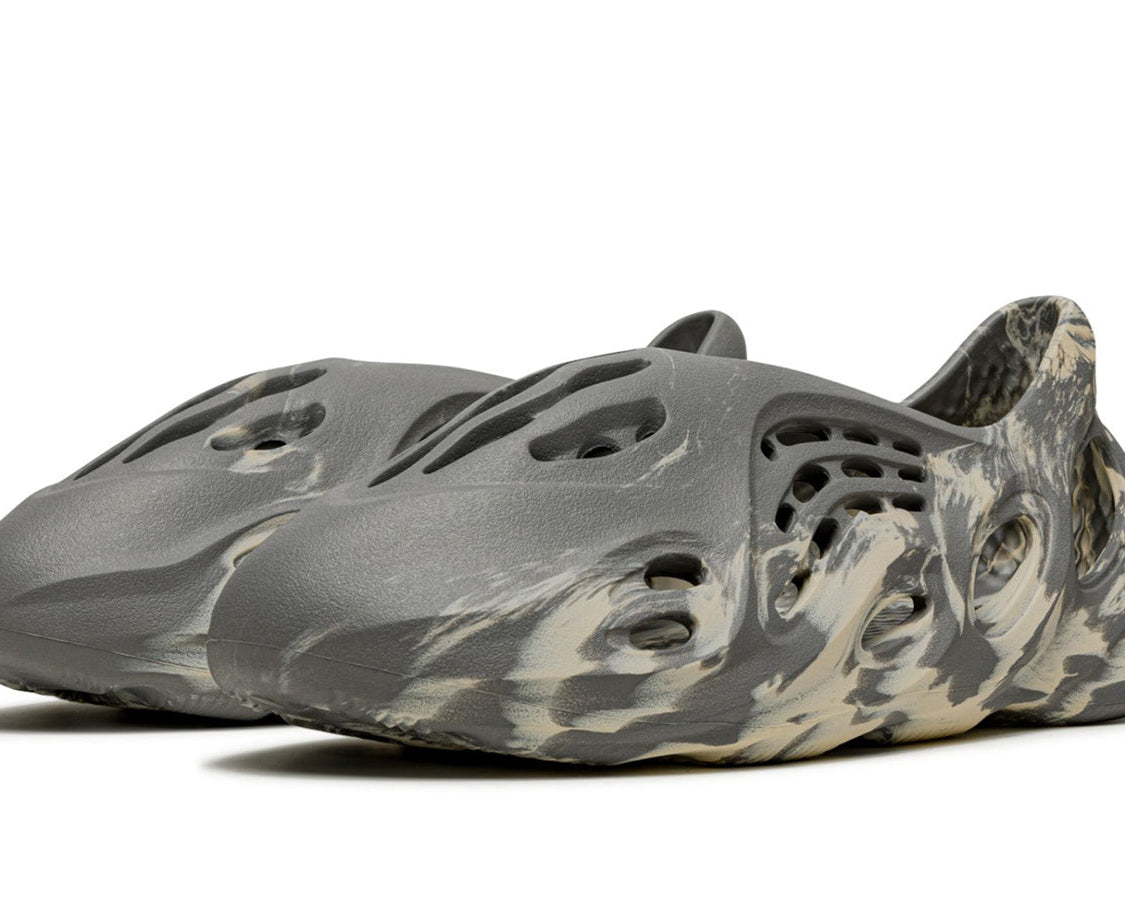 YEEZY FOAM RUNNER MXT "Moon Gray" sneaker product image 2 | Foot Spikes