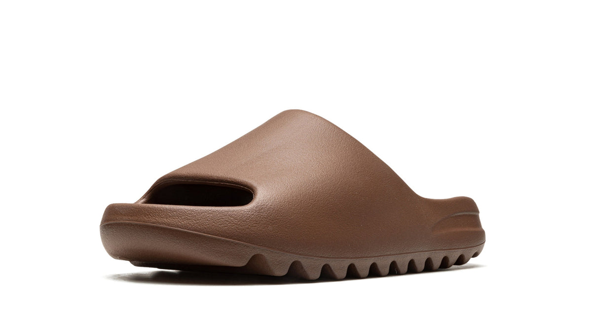 YEEZY SLIDE "Core 2021" sneaker product image 2 | Foot Spikes