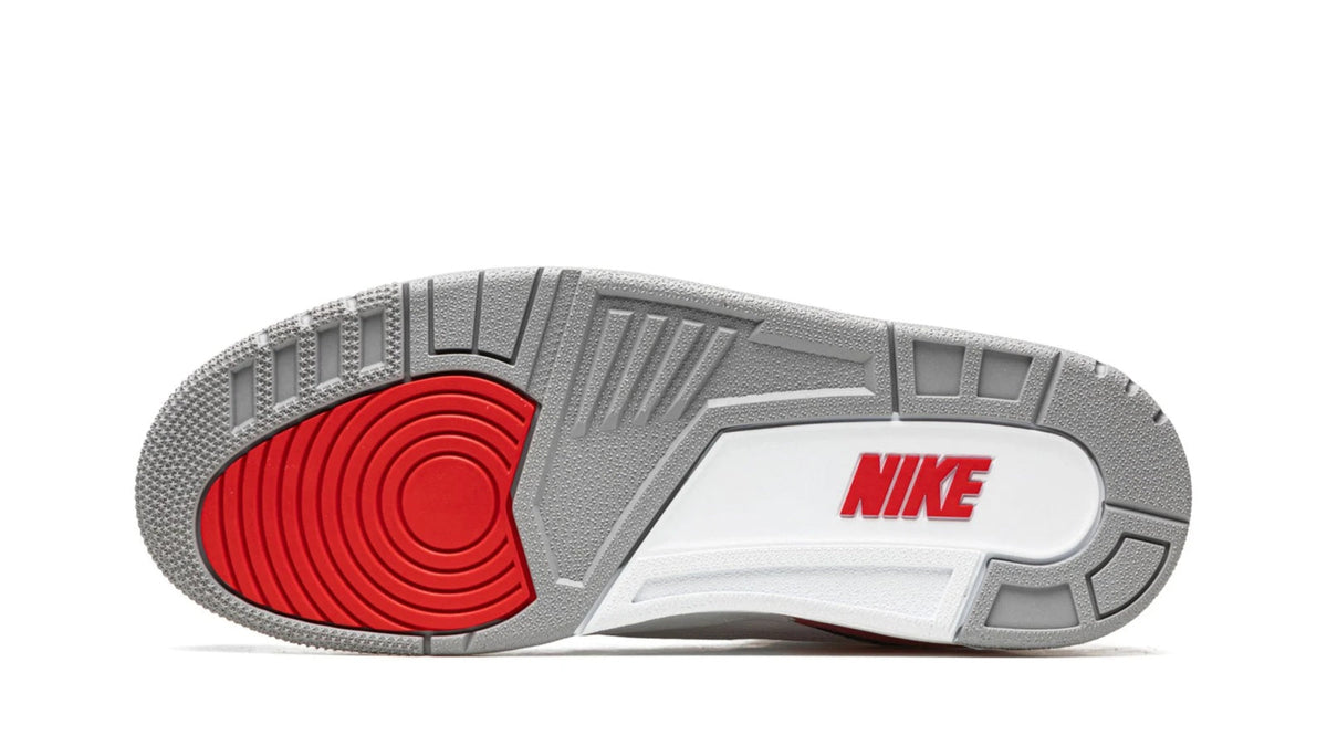 Air Jordan 3 Retro "Fire Red 2022" sneaker product image 5 | Foot Spikes